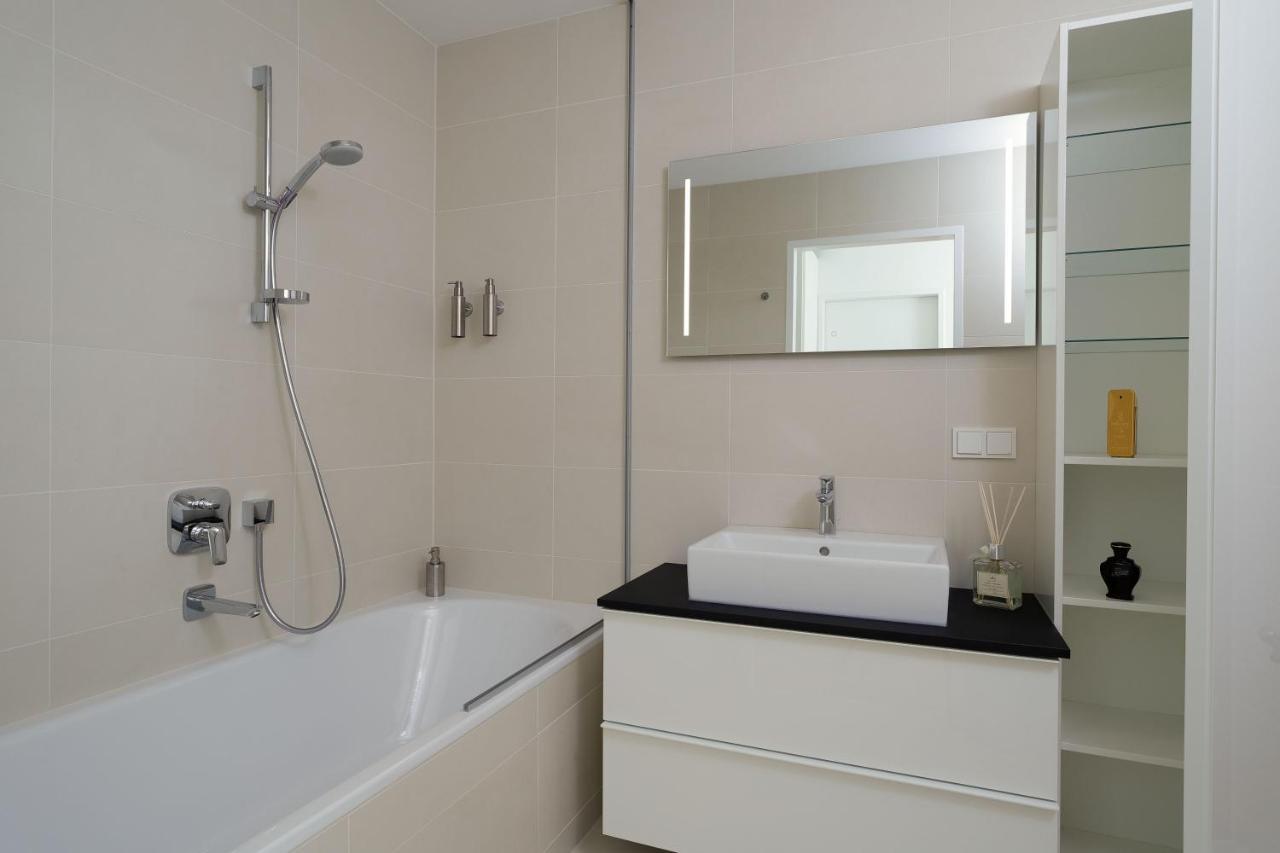 Triiiple Suites Level 21 Mit Balkon Und Tiefgarage Вена Экстерьер фото